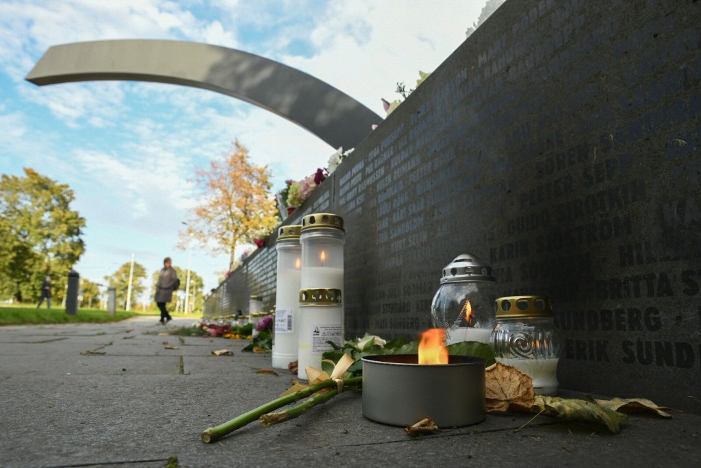 Küünlad Estonia hukkunute memoriaalil_allikas Riigikantselei.jpg
